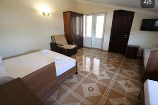 Гостевой дом Аргус Витязево 4-х местный номер ‘’Стандарт’’ без балкона-3