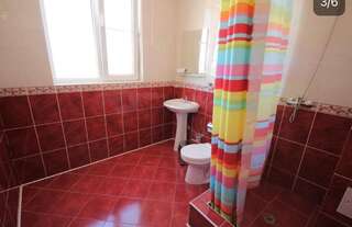 Гостевой дом Аргус Витязево 4-х местный номер ‘’Стандарт’’ без балкона-9