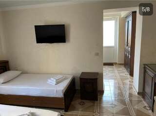 Гостевой дом Аргус Витязево 4-х местный номер ‘’Стандарт’’ без балкона-16