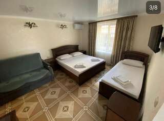 Гостевой дом Аргус Витязево 4-х местный номер ‘’Стандарт’’ без балкона-15