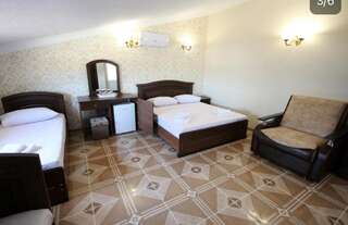 Гостевой дом Аргус Витязево 4-х местный номер ‘’Стандарт’’ без балкона-4